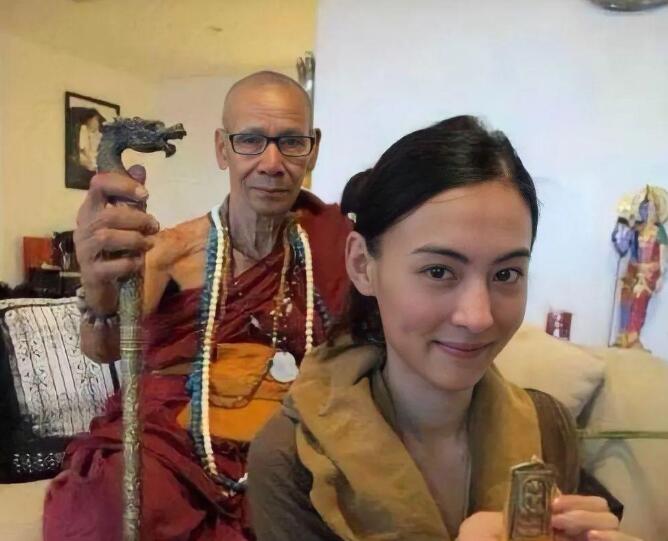 张柏芝请泰国佛牌