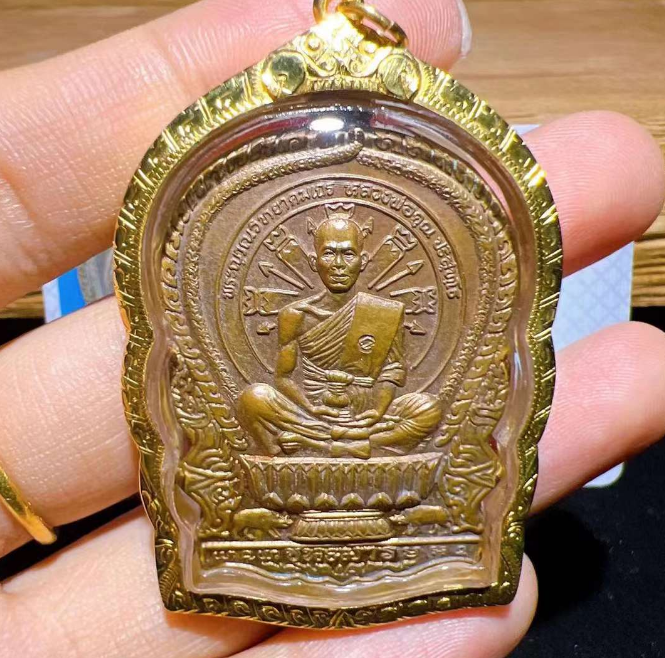 龙婆坤2537骑自猪身
