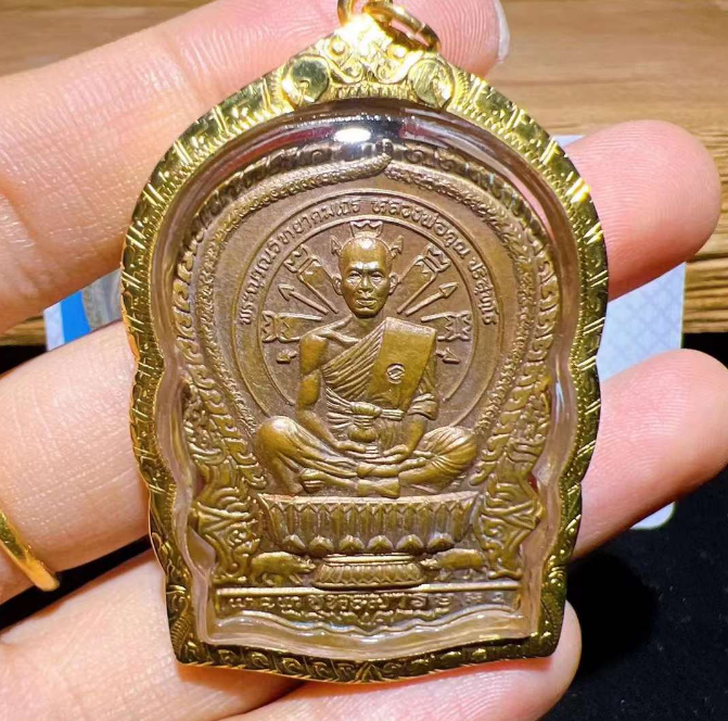 龙婆坤佛牌