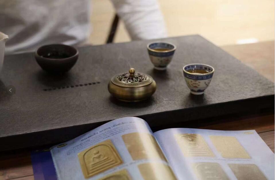 如何正确恭请佛牌?